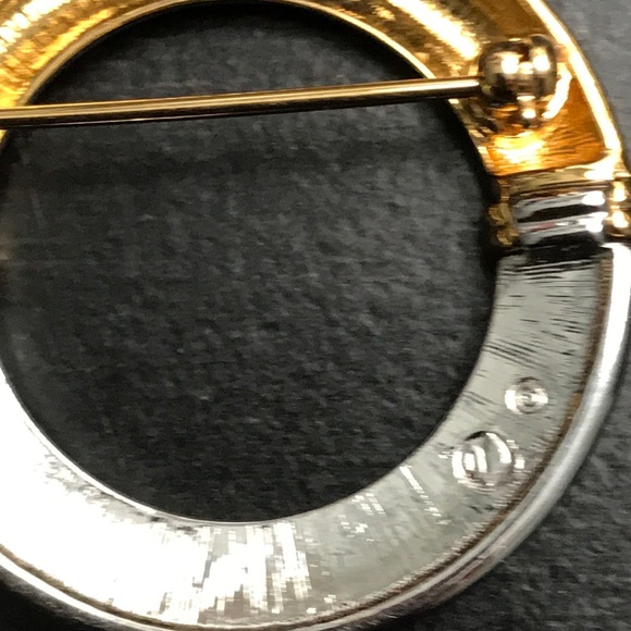 EUC Swarovski Vintage Crystal Circle Brooch - Picture 3 of 4